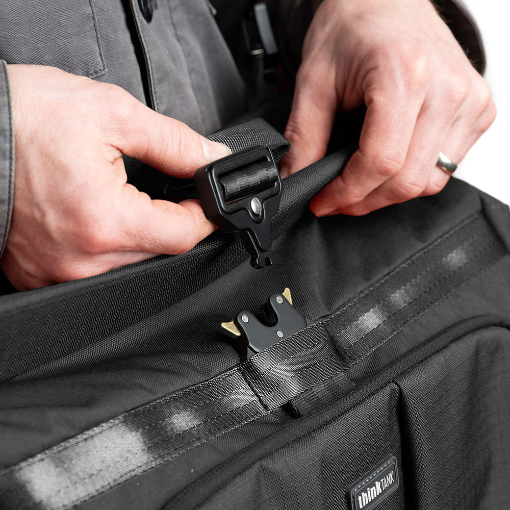 FocusPoint® Crossbody 8L - Asphalt Black - Image 17