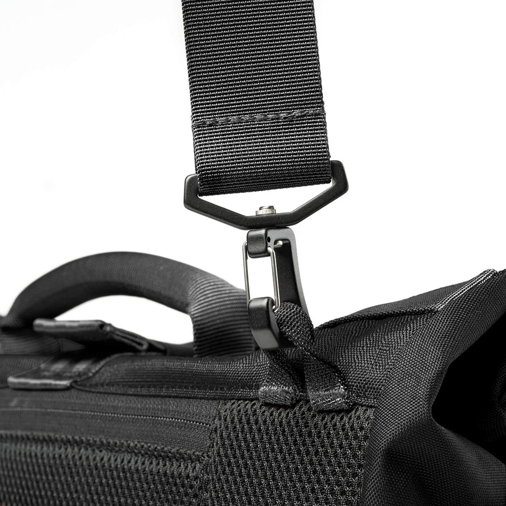 FocusPoint® Crossbody 8L - Asphalt Black - Image 15