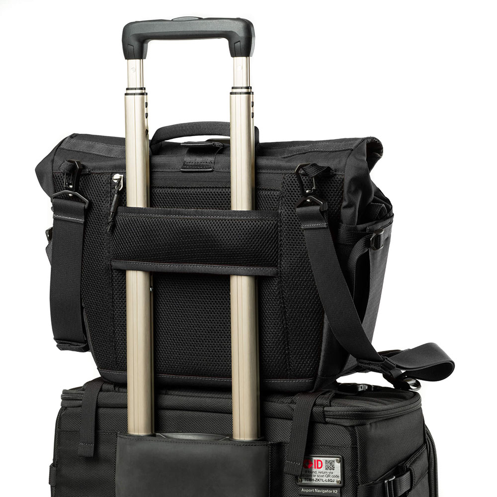 FocusPoint® Crossbody 8L - Asphalt Black - Image 13