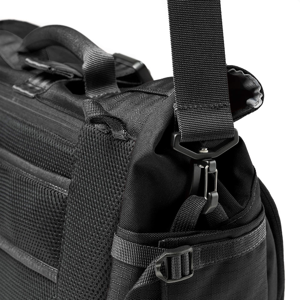 FocusPoint® Crossbody 8L - Asphalt Black - Image 12