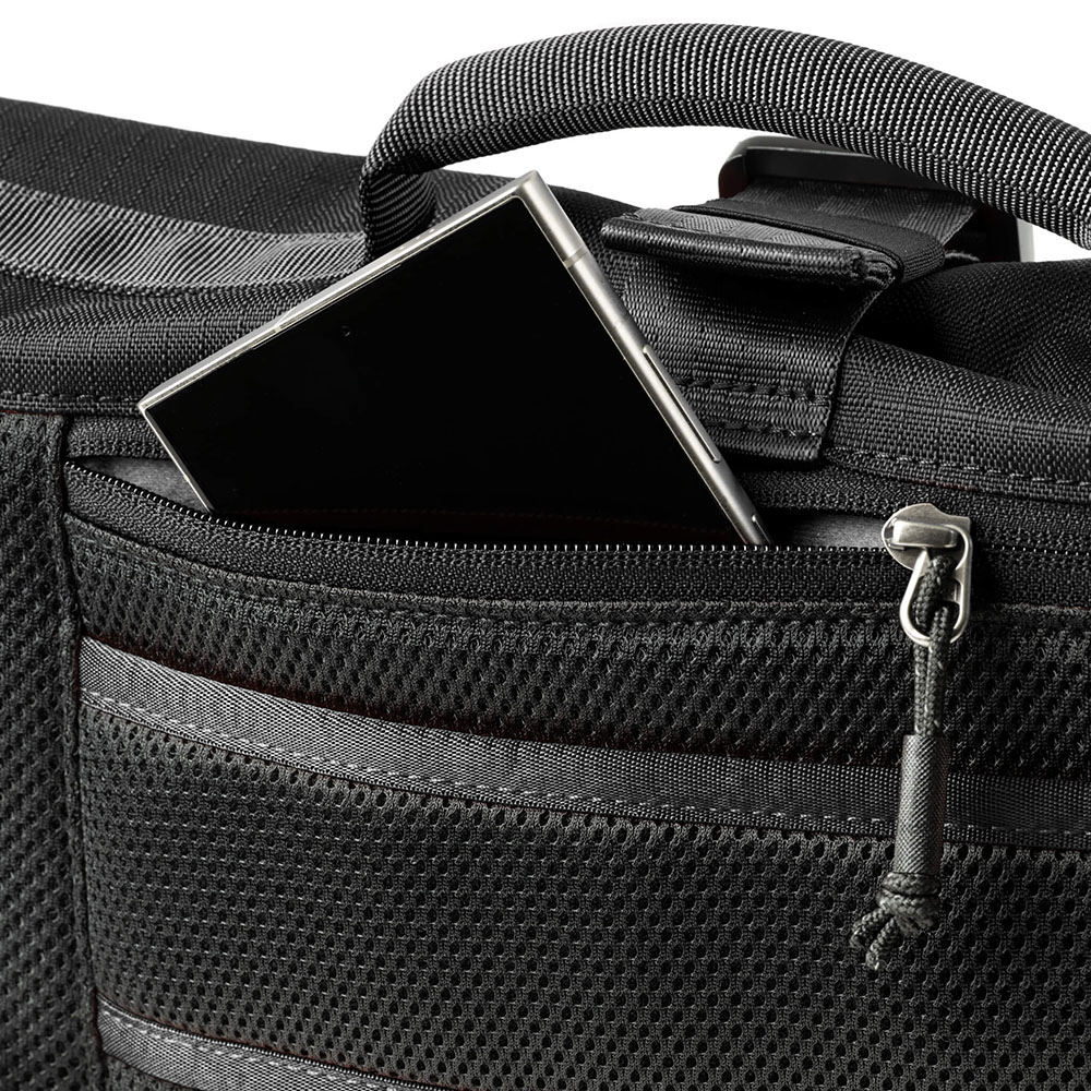 FocusPoint® Crossbody 8L - Asphalt Black - Image 10