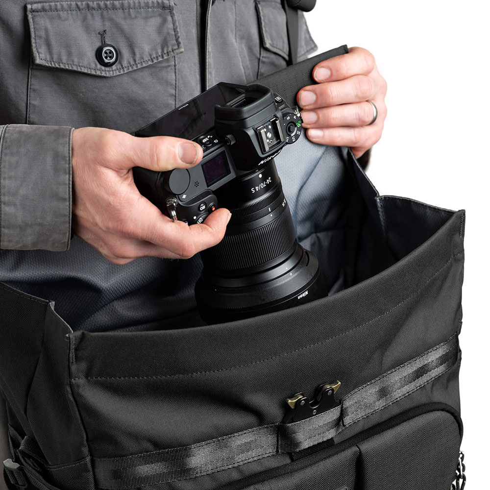 FocusPoint® Crossbody 8L - Asphalt Black - Image 8